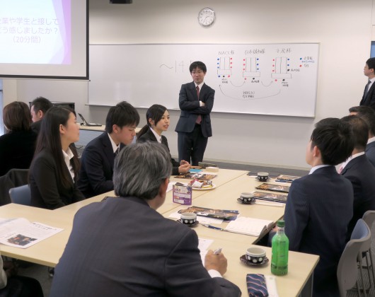 交流会は終始和やか。学生から鋭い質問が飛ぶことがあれば、会社側から今の若者の感覚を聞くシーンもあった。