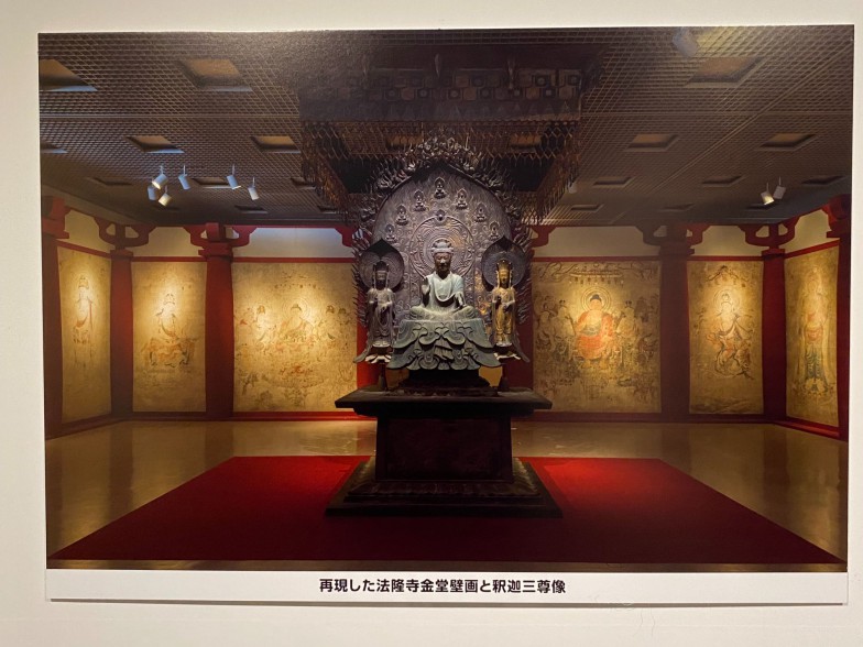 展示会には、法隆寺の金堂壁画と釈迦三尊像のクローン文化財の写真も、展示されていました