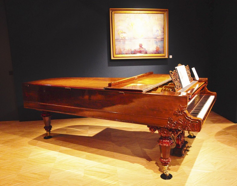 クララ・シューマン愛用のグランドピアノ（1871年、ドイツ） 現代のサイズでいうと、コンサートホールで使用される大型グランドピアノと同じくらいだそうです