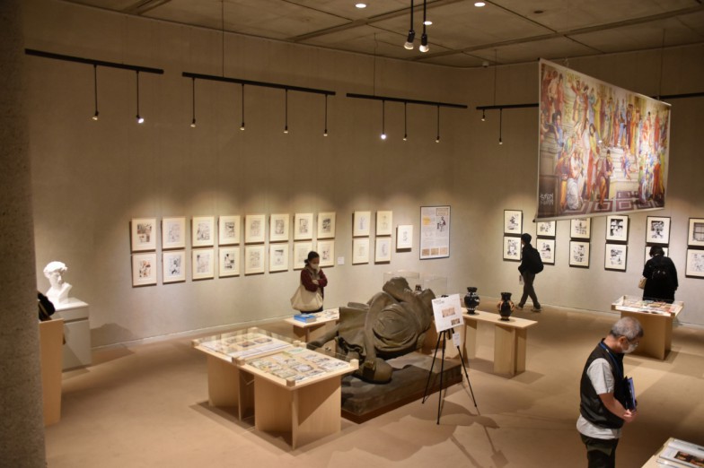 展覧会は２つの会場（東京造形大学附属美術館、ZOKEIギャラリー）で行われた。東京造形大学附属美術館の展示室Aでは『テルマエ・ロマエ』ほか、漫画家としての作品を展示