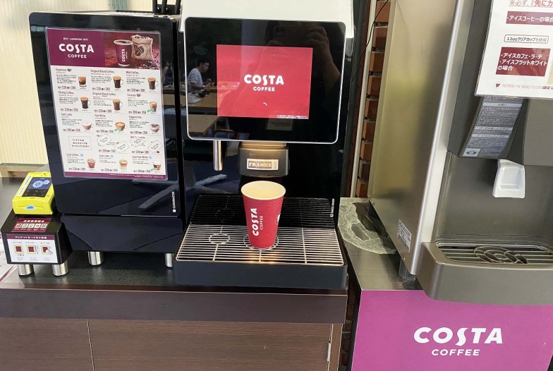 COSTAのコーヒー購入時は、写真左側にある機械で電子決済
