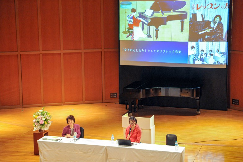 中村大三郎の屏風絵「ピアノ」（左）、『レッスンの友』の表紙（右上）、ヤマハ音楽教室の様子が映されます
