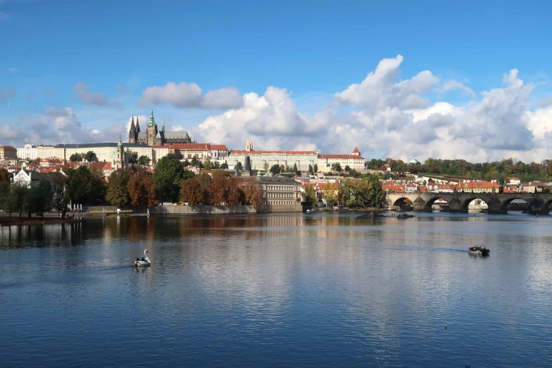ヴルタヴァ川とカレル橋、プラハ城