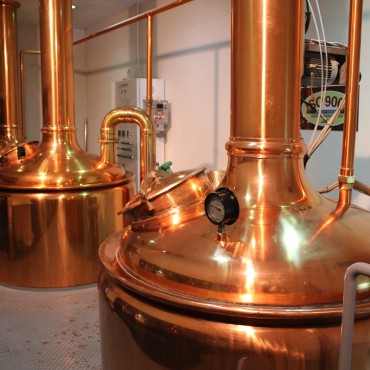 ビールムギ - 良質・多収穫の実践 冬のサトウキビ収穫シーズンに味わう、多良間島産黒糖を使用した