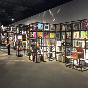 誰でも楽しめる！ 金沢工業大「世界を変えたレコード展」 | ほとんど0