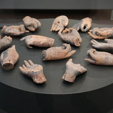 主役は仏像の「手」！佛教大学宗教文化ミュージアムのユニークな特別展