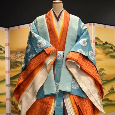 千年続く物語――女子宮廷装束の華、京都産業大学ギャラリー企画展を